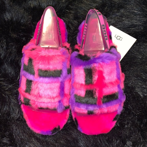 •| UGG FLUFF PLAID PINK SLIDES |• - Picture 4 of 6
